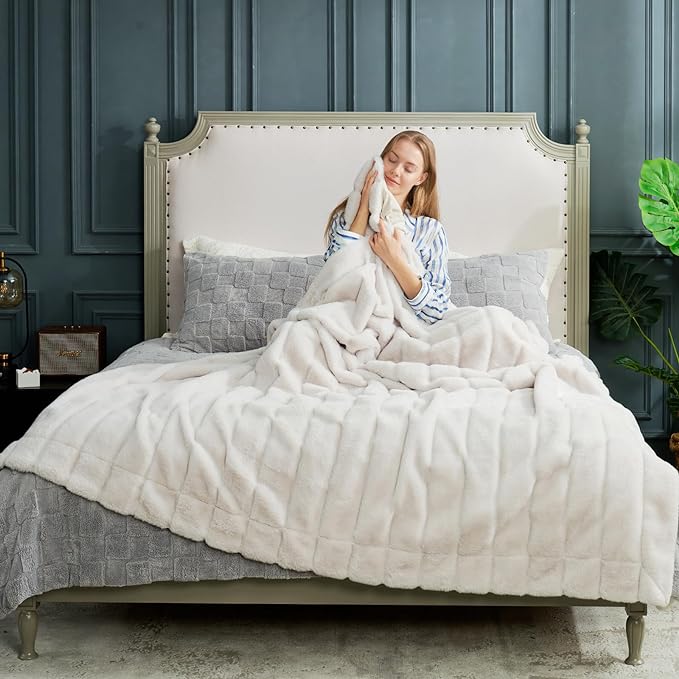 Cozy Bliss Faux Fur Throw Blanket for Couch, Cozy Warm Plush Striped Blanket for Sofa Bedroom Living Room, 90 * 90 Inches Beige