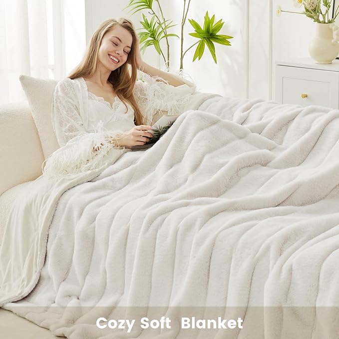 Cozy Bliss Faux Fur Throw Blanket for Couch, Cozy Soft Plush Thick Winter Blanket for Sofa Bedroom Living Room, 50 * 60 Inches Beige