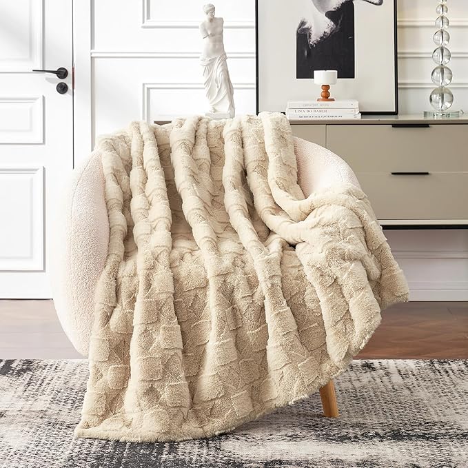 Cozy Bliss Faux Fur Throw Blanket for Couch - Soft Checkered Fuzzy Cozy Throw Gift Blankets for Women, Beige Boho Blanket for Sofa Bedroom Living Room.60 * 80 Inches