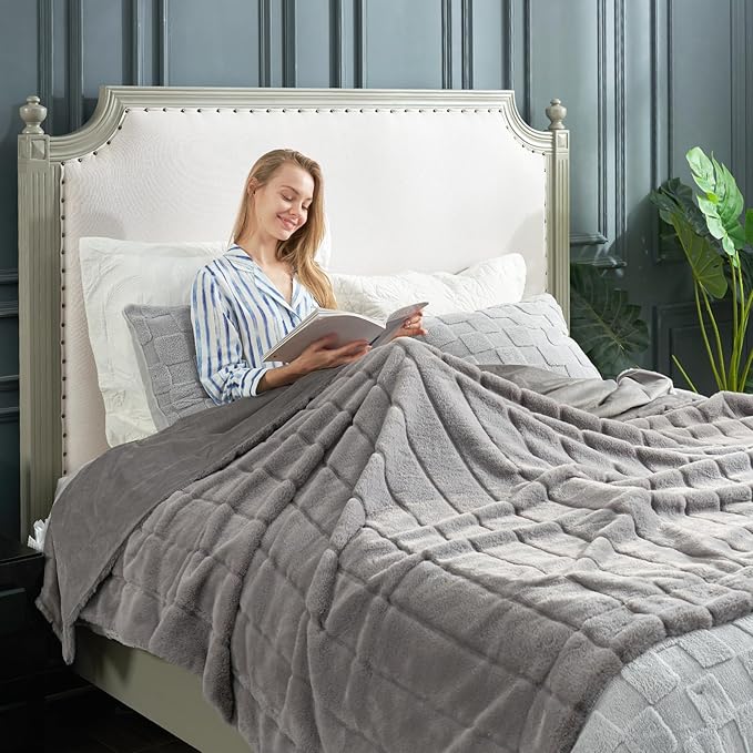 Cozy Bliss Faux Fur Throw Blanket for Couch, Cozy Soft Plush Thick Winter Blanket for Sofa Bedroom Living Room, 60 * 80 Inches Grey