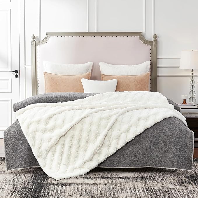 Cozy Bliss Faux Fur Throw Blanket for Couch - Soft Checkered Fuzzy Plush Cozy Throw Gift Blankets for Women,Cream White Boho Blanket for Sofa Bedroom Living Room.50 * 60 Inches
