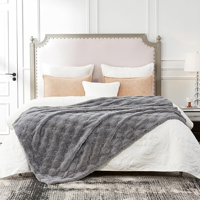 Cozy Bliss Faux Fur Throw Blanket for Couch - Soft Checkered Fuzzy Cozy Throw Gift Blankets for Women,Grey Blanket for Sofa Bedroom Living Room.(60 * 80 Inches,Grey)