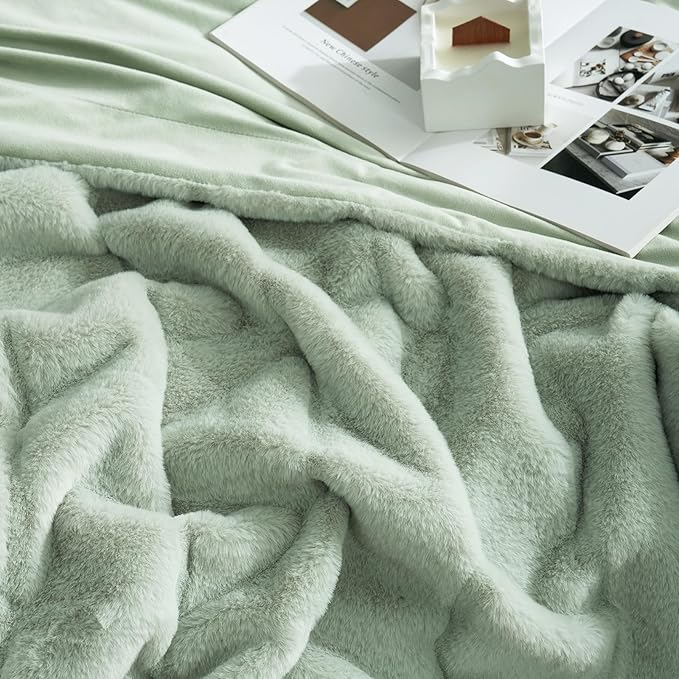 Cozy Bliss Faux Fur Throw Blanket for Couch, Cozy Soft Plush Thick Winter Blanket for Sofa Bedroom Living Room, 60 * 80 Inches Green