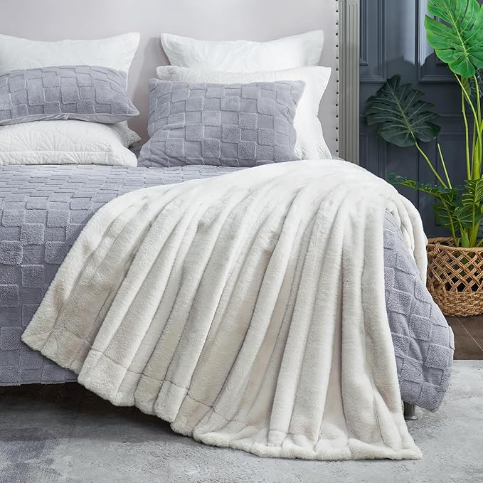 Cozy Bliss Faux Fur Throw Blanket for Couch, Cozy Soft Plush Thick Winter Blanket for Sofa Bedroom Living Room, 50 * 60 Inches Beige
