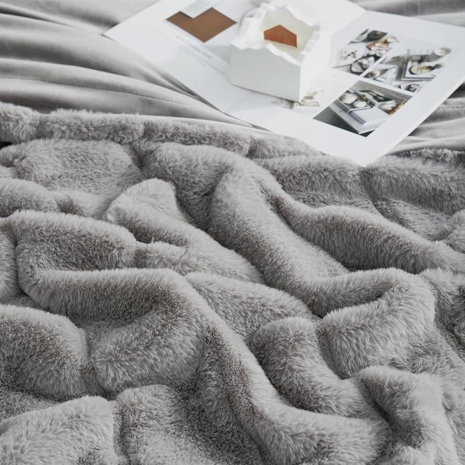Cozy Bliss Faux Fur Throw Blanket for Couch, Cozy Soft Plush Thick Winter Blanket for Sofa Bedroom Living Room, 60 * 80 Inches Grey