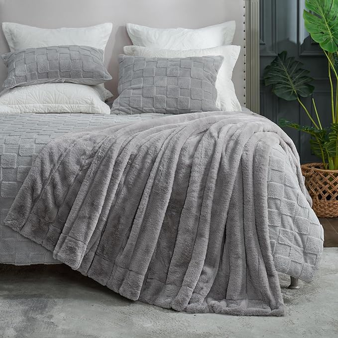 Cozy Bliss Faux Fur Throw Blanket for Couch, Cozy Soft Plush Thick Winter Blanket for Sofa Bedroom Living Room, 60 * 80 Inches Grey