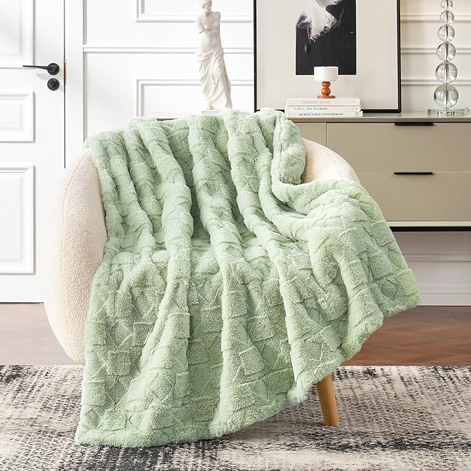 Cozy Bliss Faux Fur Throw Blanket for Couch - Soft Checkered Fuzzy Cozy Throw Gift Blankets for Women,Sage Green Boho Blanket for Sofa Bedroom Living Room.50 * 60 Inches