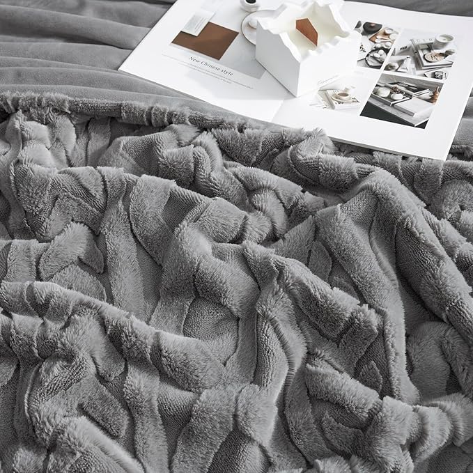 Cozy Bliss Faux Fur Throw Blanket for Couch, Jacquard Fuzzy Plush Soft Thick Winter Throw Blanket for Sofa Bed Living Room Bedroom，60"x80" Grey