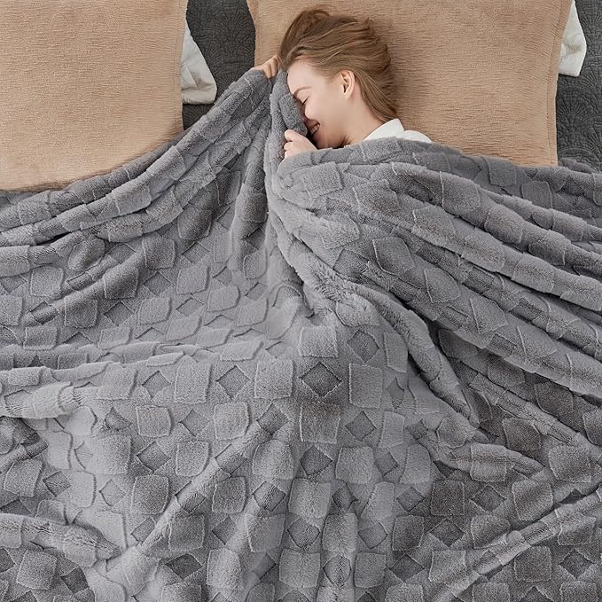 Cozy Bliss Faux Fur Throw Blanket for Couch - Soft Checkered Fuzzy Cozy Throw Gift Blankets for Women,Grey Blanket for Sofa Bedroom Living Room.(60 * 80 Inches,Grey)